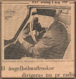 Knut Bengtsson provar radioanläggningen.